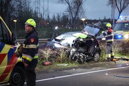 Zwaargewonde bij fors ongeval N208 bij Velserbroek: weg afgesloten
