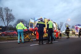 Zwaargewonde bij fors ongeval N208 bij Velserbroek: weg afgesloten