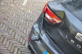 Automobilist botst op voorganger op de Kloppersingel in Haarlem