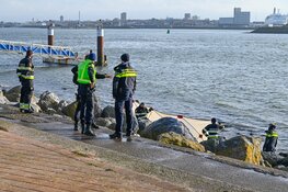 Politie doet onderzoek na aantreffen stoffelijk overschot Noordpier