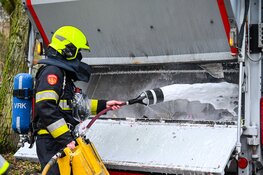 Laadruimte van vuilniswagen vat vlam in Heemskerk