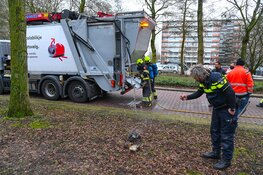Laadruimte van vuilniswagen vat vlam in Heemskerk
