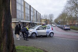Fietsster gewond na aanrijding met auto in Haarlem