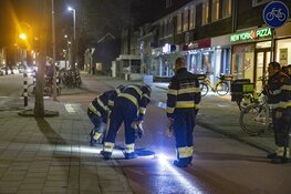 Brandweer doet onderzoek na benzinelucht uit riool Haarlem-Noord