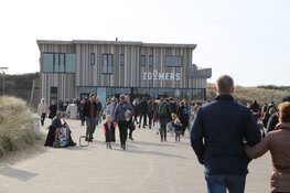 Drukte op het strand in Castricum