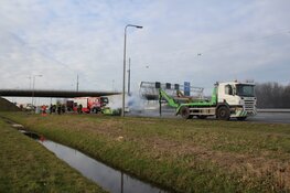 Bouwcontainer vliegt in brand op A9