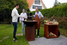 Een hoogwaardige parasol en de OFYR! Eyecatchers in uw tuin en optimaal genieten!