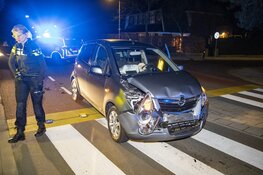 Veel schade na botsing voor zebrapad in Vogelenzang