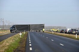 Vrachtwagen blokkeert N203 in Uitgeest na ongeval