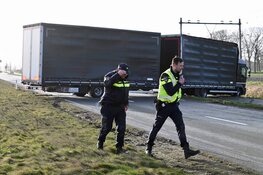Vrachtwagen blokkeert N203 in Uitgeest na ongeval