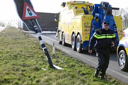 Vrachtwagen blokkeert N203 in Uitgeest na ongeval