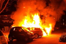 Meerdere auto’s in brand op de Olieslagerslaan in Beverwijk