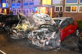 Meerdere auto’s in brand op de Olieslagerslaan in Beverwijk