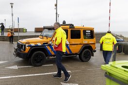Hulpdiensten groots uitgerukt voor onwelwording op strand Bloemendaal