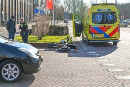 Bromfietser gewond bij aanrijding op het Stationsplein in Beverwijk