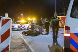 Scooterrijder gewond na harde crash bij wegwerkzaamheden Floris van Adrichemlaan