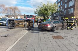 Auto op z&#39;n kant bij ongeval in Beverwijk