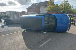 Auto op z&#39;n kant bij ongeval in Beverwijk