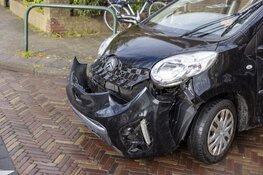 Maaltijdbezorger aangereden door auto op de Lorentzkade