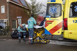 Maaltijdbezorger aangereden door auto op de Lorentzkade