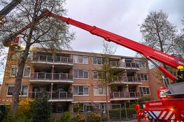 Gevaar na stormschade aan appartementencomplex Kees Delfsweg Beverwijk