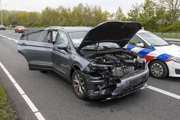Auto knalt op vrachtwagen op A22
