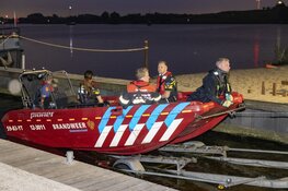 Brandweer en politie zoeken met bootje naar man met bebloed gezicht