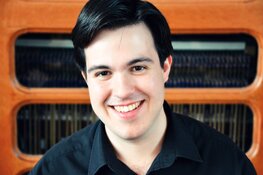 Spaanse organist in de Grote Kerk van Beverwijk