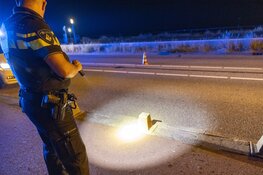 Weer scooterrijder onderuit door stenen paaltjes langs boulevard