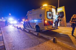Weer scooterrijder onderuit door stenen paaltjes langs boulevard