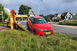 Stuurfout op rotonde in Castricum, bestuurder aangehouden