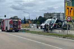 Rolstoelbusje komt vast te zitten: brandweer helpt