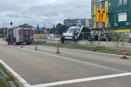 Rolstoelbusje komt vast te zitten: brandweer helpt