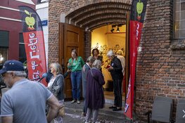 "Volle bak" bij voorstelling Theo Maassen. Gemeente Haarlem houdt situatie in de gaten