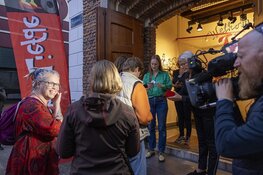 "Volle bak" bij voorstelling Theo Maassen. Gemeente Haarlem houdt situatie in de gaten