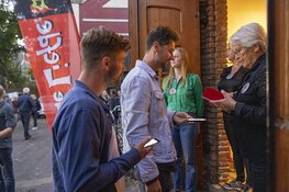 "Volle bak" bij voorstelling Theo Maassen. Gemeente Haarlem houdt situatie in de gaten