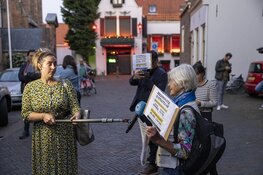 "Volle bak" bij voorstelling Theo Maassen. Gemeente Haarlem houdt situatie in de gaten