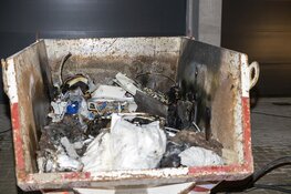 Bedrijfspand vol met rook na brand in afvalcontainer in Zandvoort