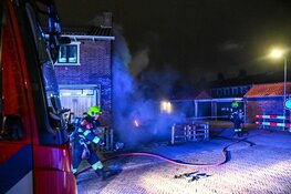 Caravan gaat volledig in vlammen op in Velsen-Noord