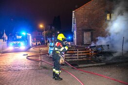 Caravan gaat volledig in vlammen op in Velsen-Noord