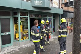 Boeket met kunstbloemen in de brand in bloemenwinkel IJmuiden
