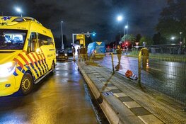 Weer auto door hekwerk op de Europaweg in Haarlem
