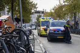 Snorfietser gewond na ongeval op de Gedempte Oude Gracht in Haarlem