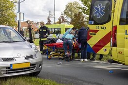 Fietsster gewond na aanrijding door busje op rotonde in Haarlem