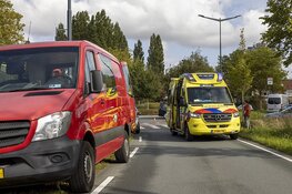 Fietsster gewond na aanrijding door busje op rotonde in Haarlem
