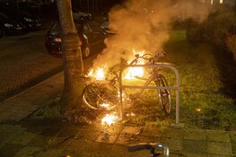 Twee fietsen in de brand in de Gerard van Eckerenstraat in Haarlem