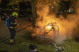Twee fietsen in de brand in de Gerard van Eckerenstraat in Haarlem