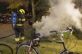 Twee fietsen in de brand in de Gerard van Eckerenstraat in Haarlem