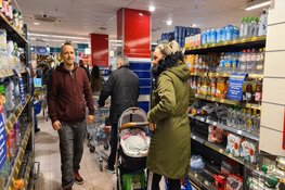 Alles 50% bij Deen in Heemskerk, overvolle wagens