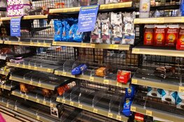 Alles 50% bij Deen in Heemskerk, overvolle wagens